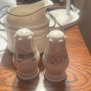 Noritake Floral Ceramic Shaker Set